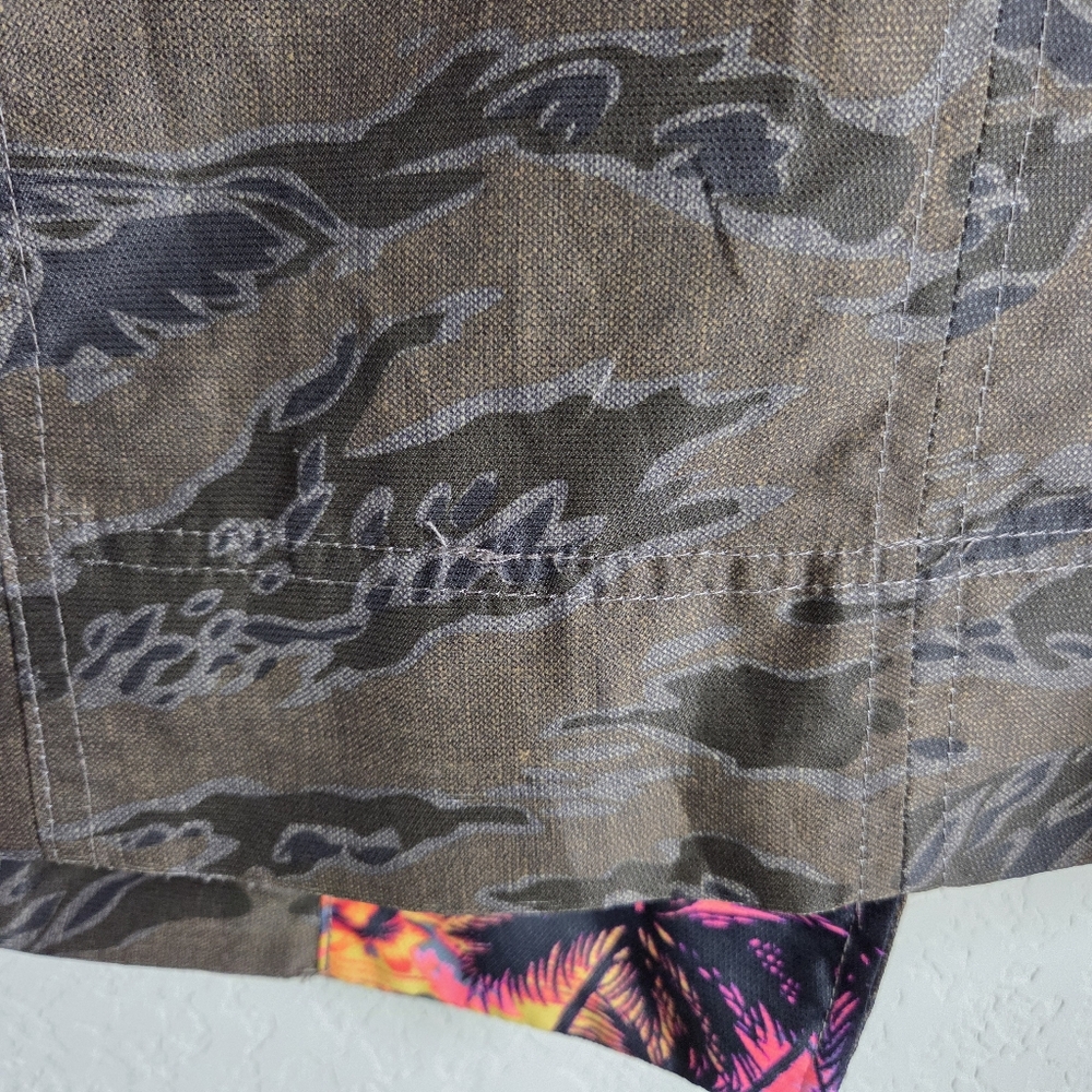 Hurley Camo Lightweight Utility Jacket With Colorful Tropical Trim Size Small - Picture 13 of 16